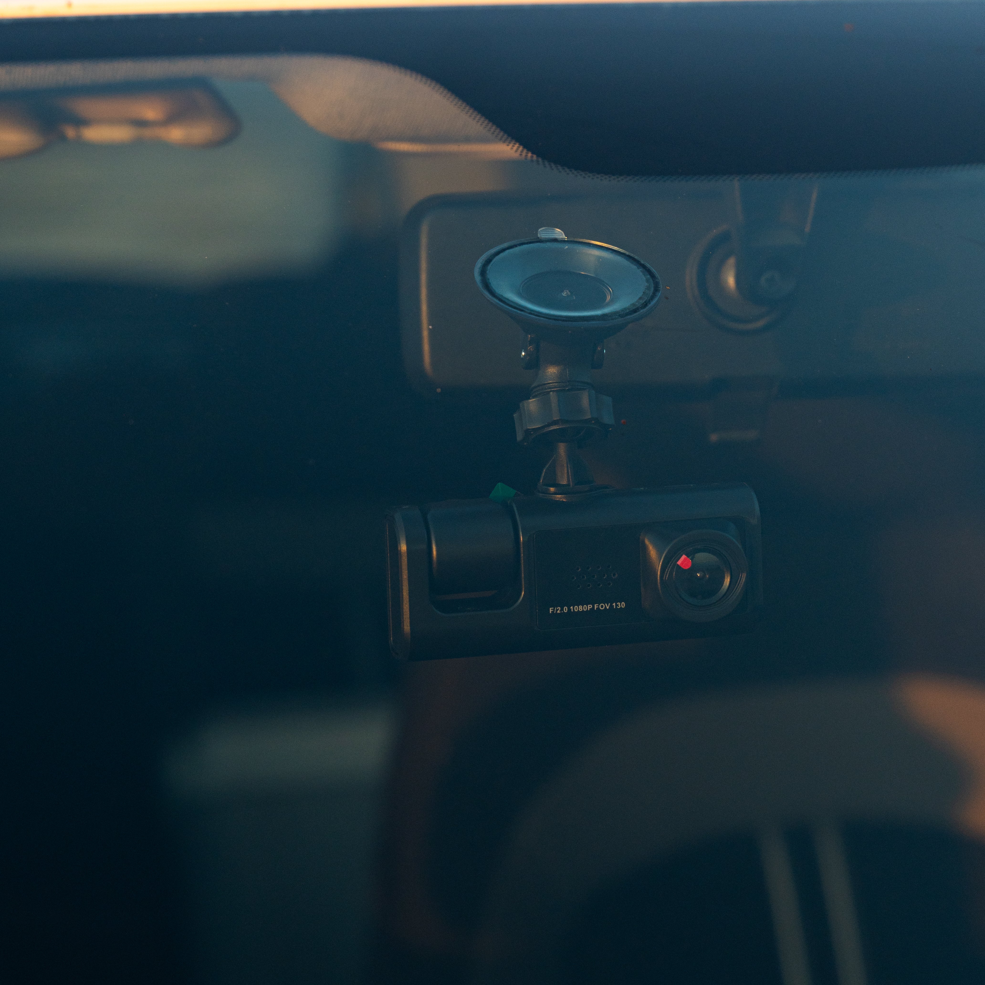 Καταγραφικό αυτοκινήτου με 3 κάμερες FHD