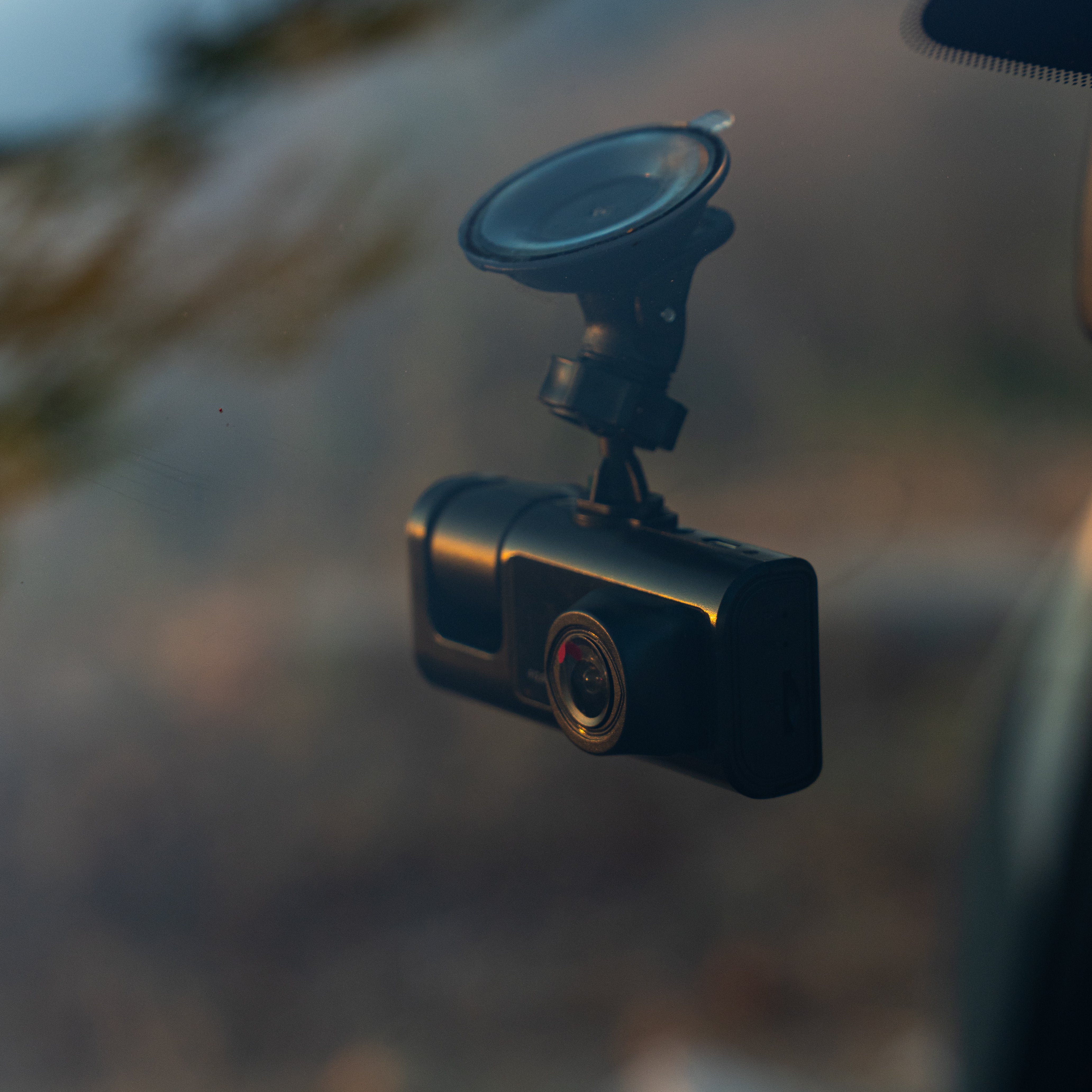 Καταγραφικό αυτοκινήτου με 3 κάμερες FHD