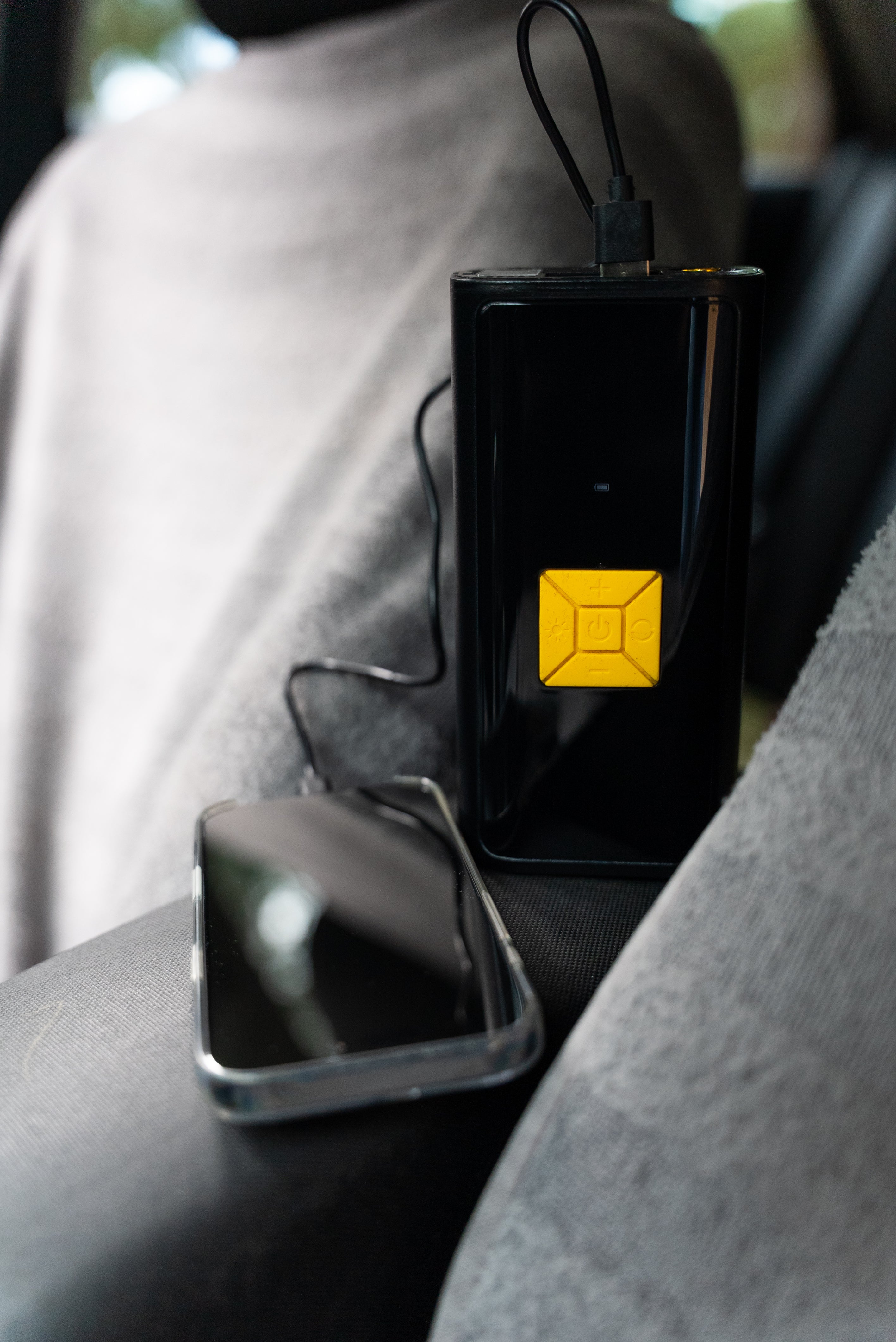 Ασύρματος επαναφορτιζόμενος αεροσυμπιεστής με LCD
-SUITU-