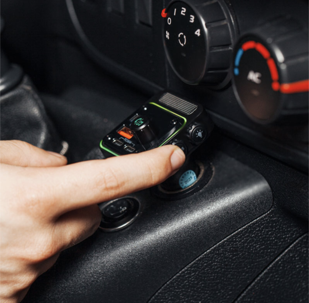 Osio OFT-4260BT Black FM transmitter and car charger 54W